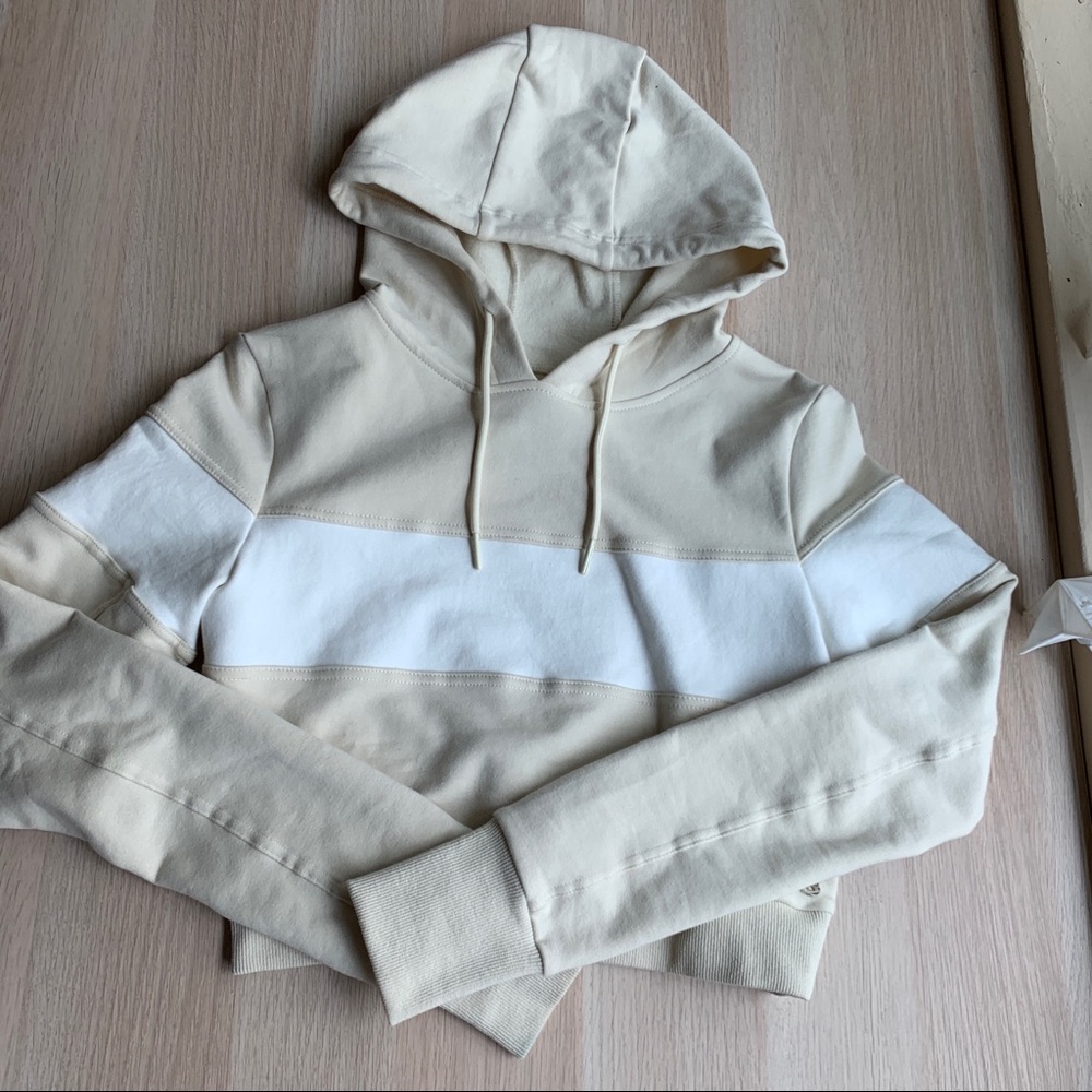 BUFFBUNNY | Wanderlust Crop Hoodie